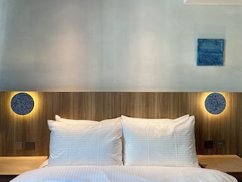 the blue by just inn