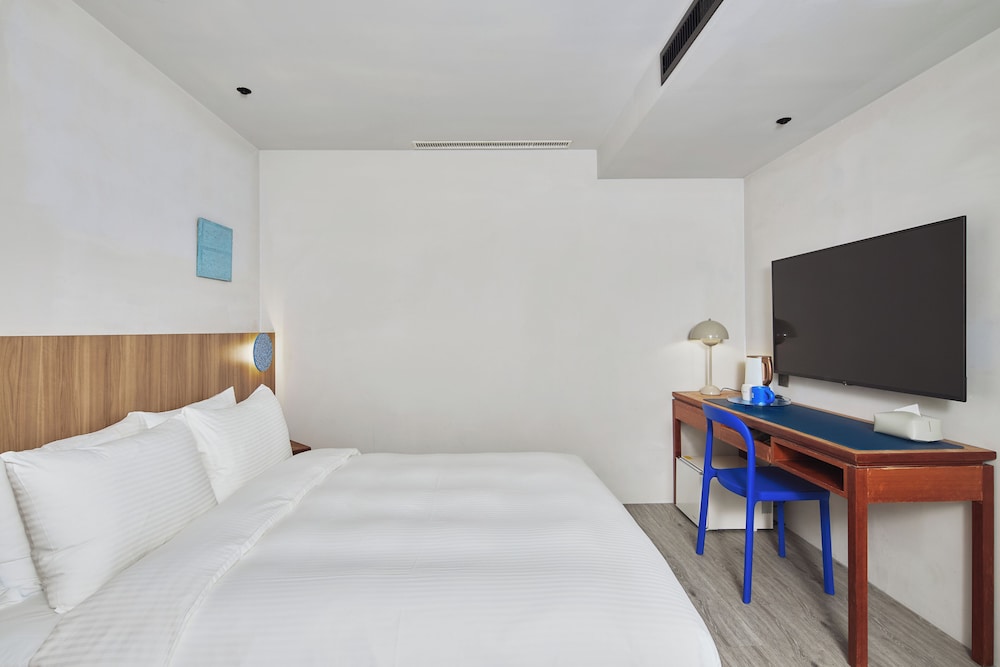 the blue by just inn