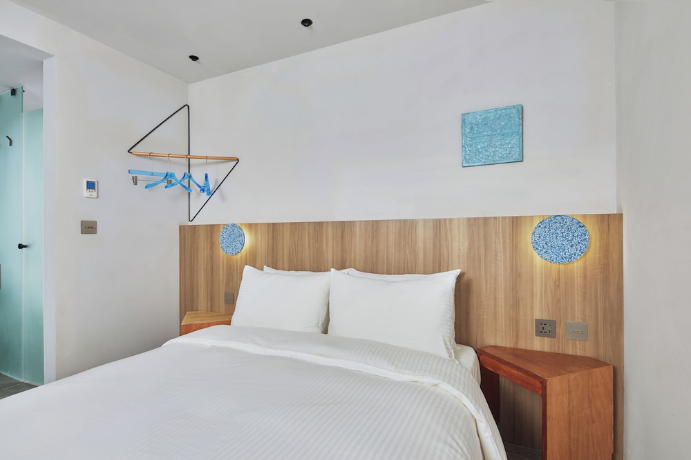 the blue by just inn