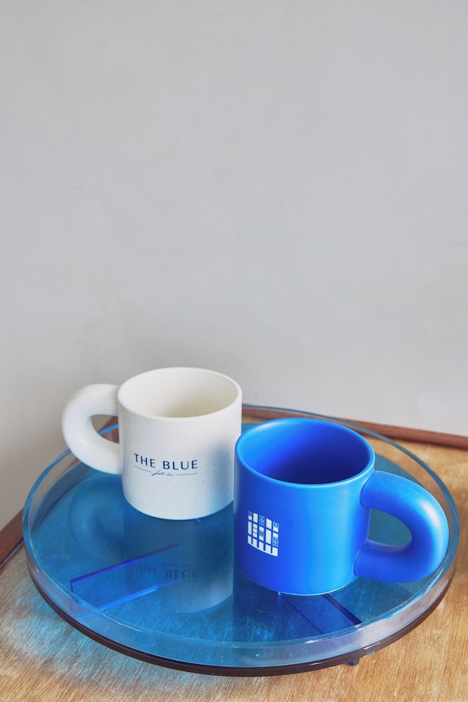 the blue by just inn