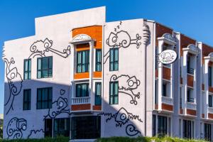 chamemon bed phuket town