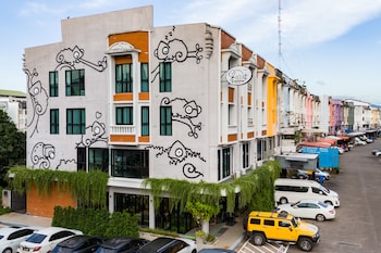 chamemon bed phuket town