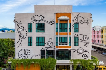 chamemon bed phuket town