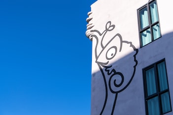 chamemon bed phuket town