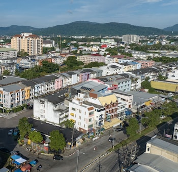 chamemon bed phuket town