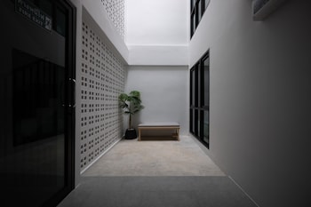 chamemon bed phuket town