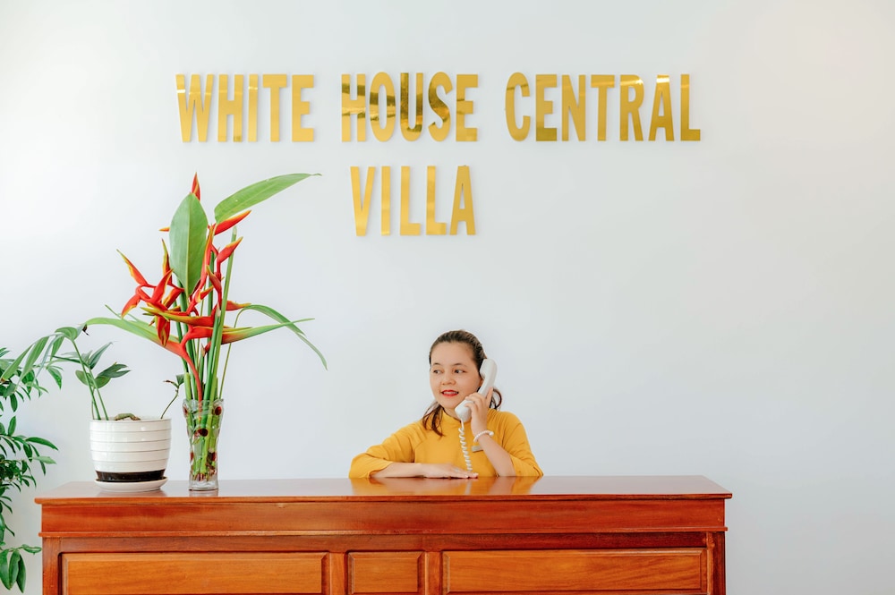 white house central villa