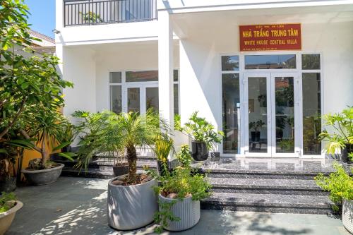 white house central villa