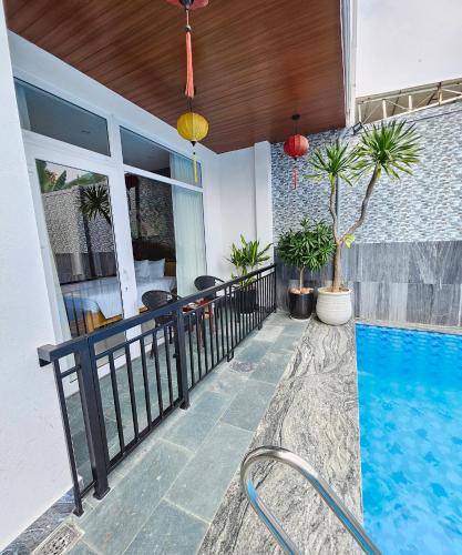 white house central villa