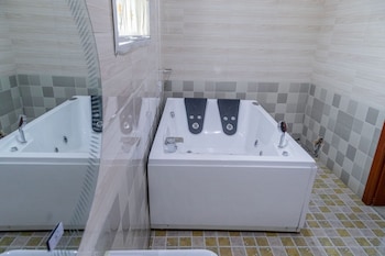 alheri royal apartment