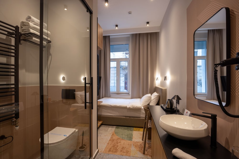 hop inn rooms and suites belgrade