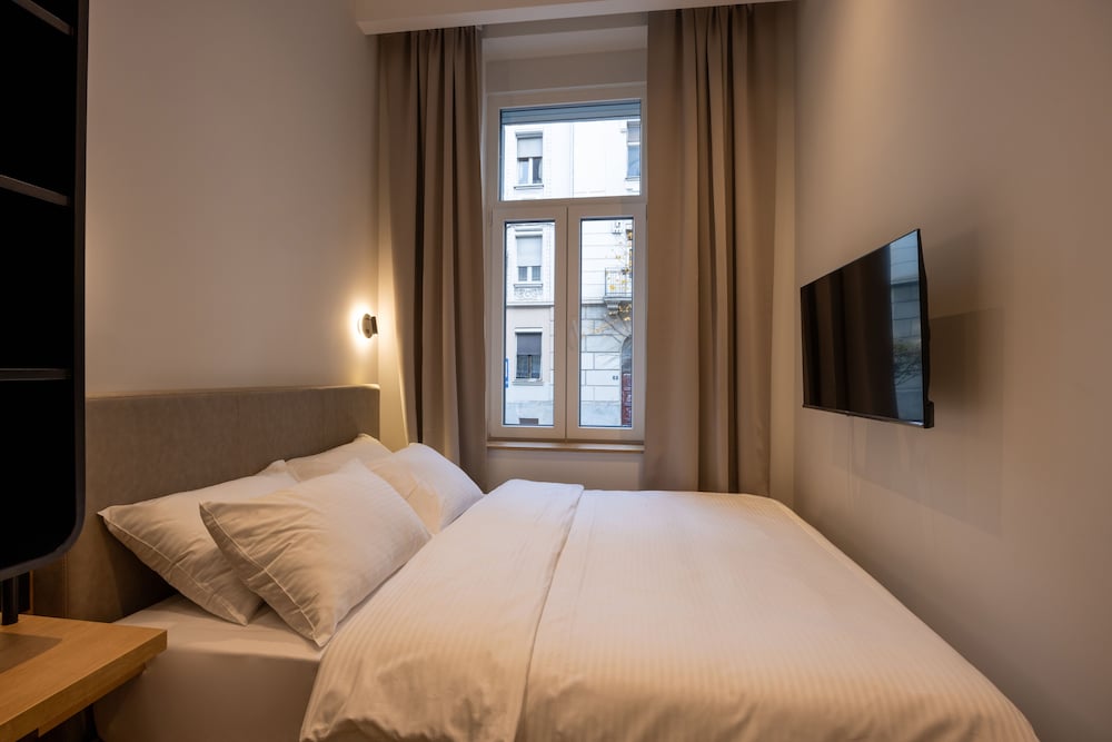 hop inn rooms and suites belgrade