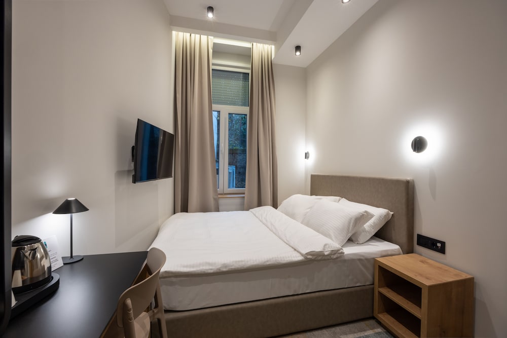 hop inn rooms and suites belgrade