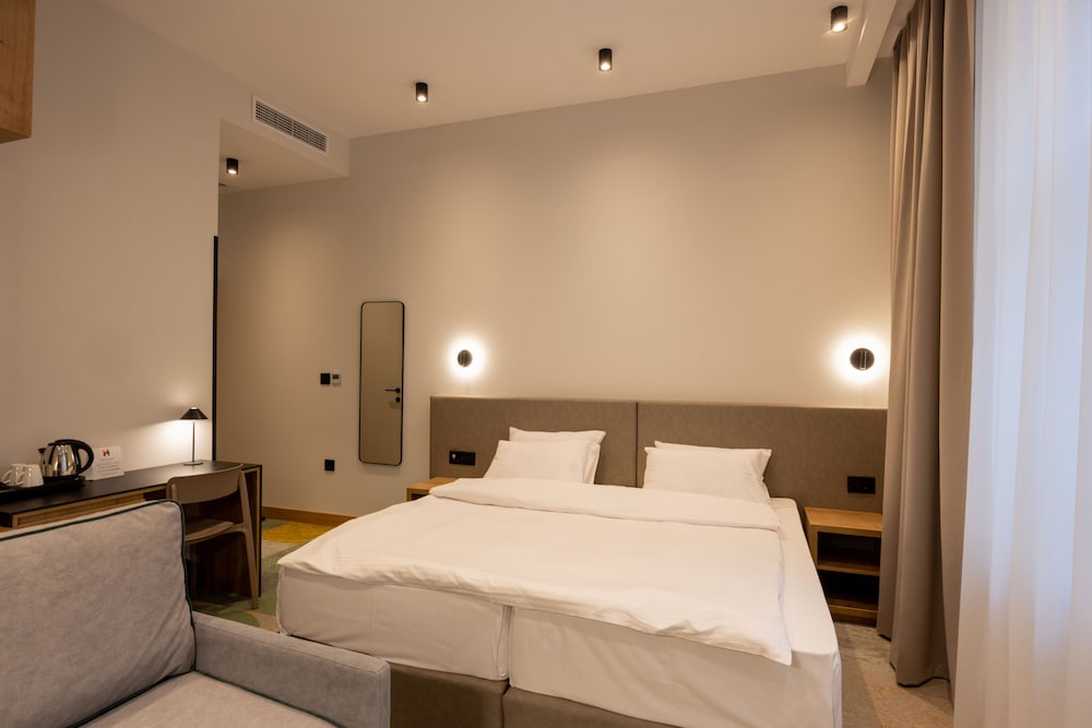 hop inn rooms and suites belgrade