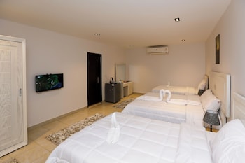 pyramids land hotel