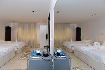 pyramids land hotel