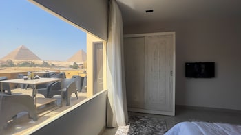 pyramids land hotel