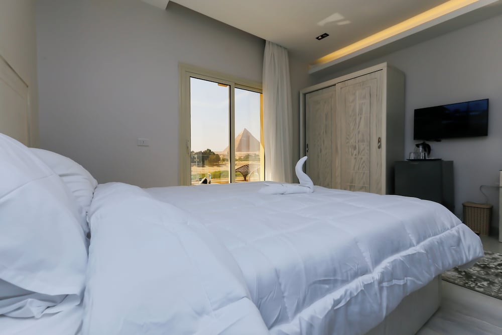 pyramids land hotel