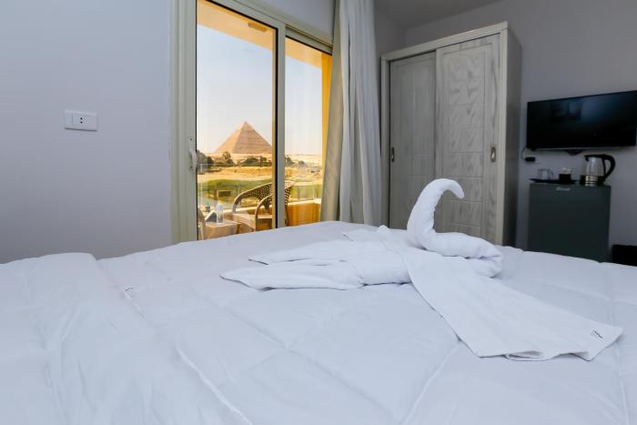 pyramids land hotel