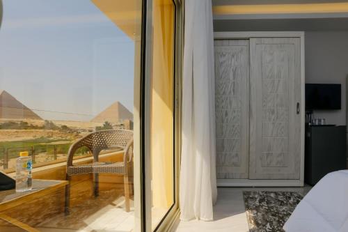 pyramids land hotel