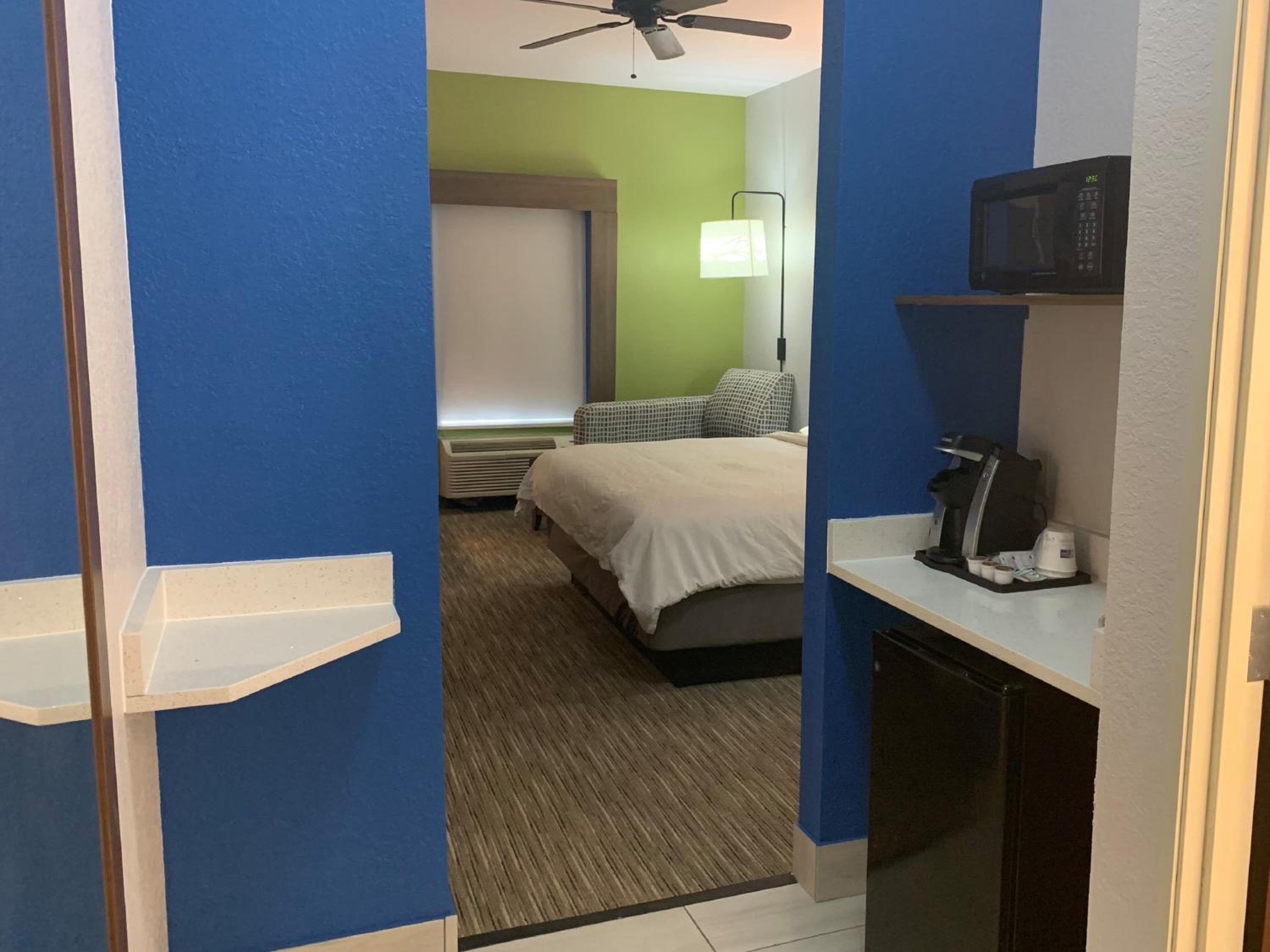 holiday inn express mccomb by ihg