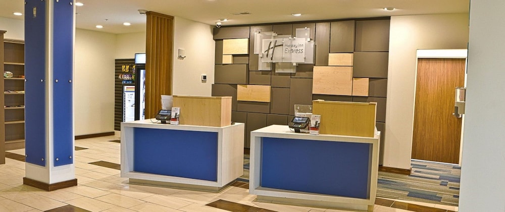 holiday inn express mccomb by ihg