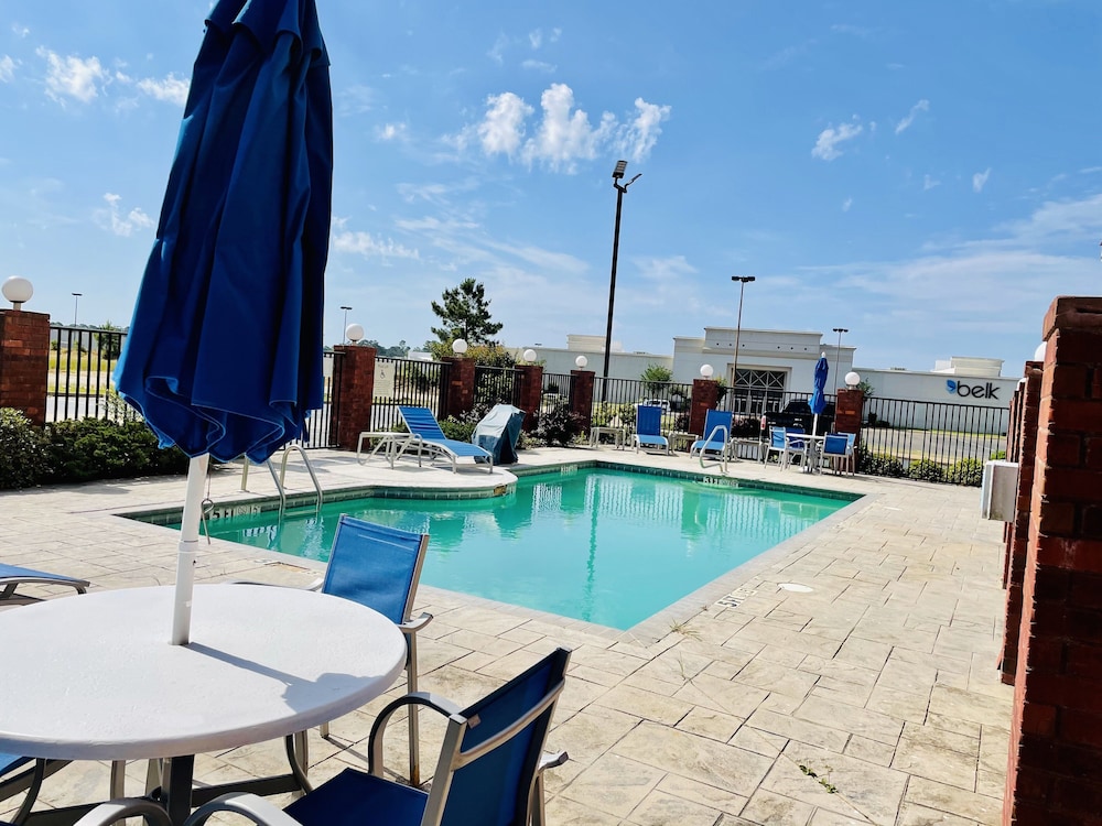 holiday inn express mccomb by ihg