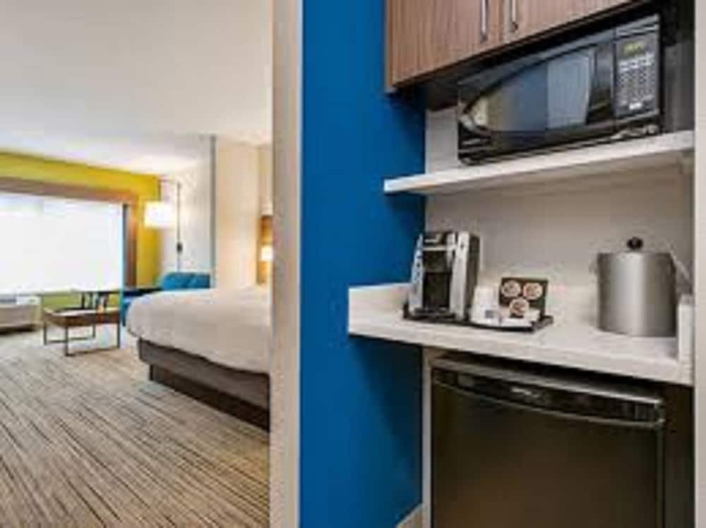 holiday inn express mccomb by ihg