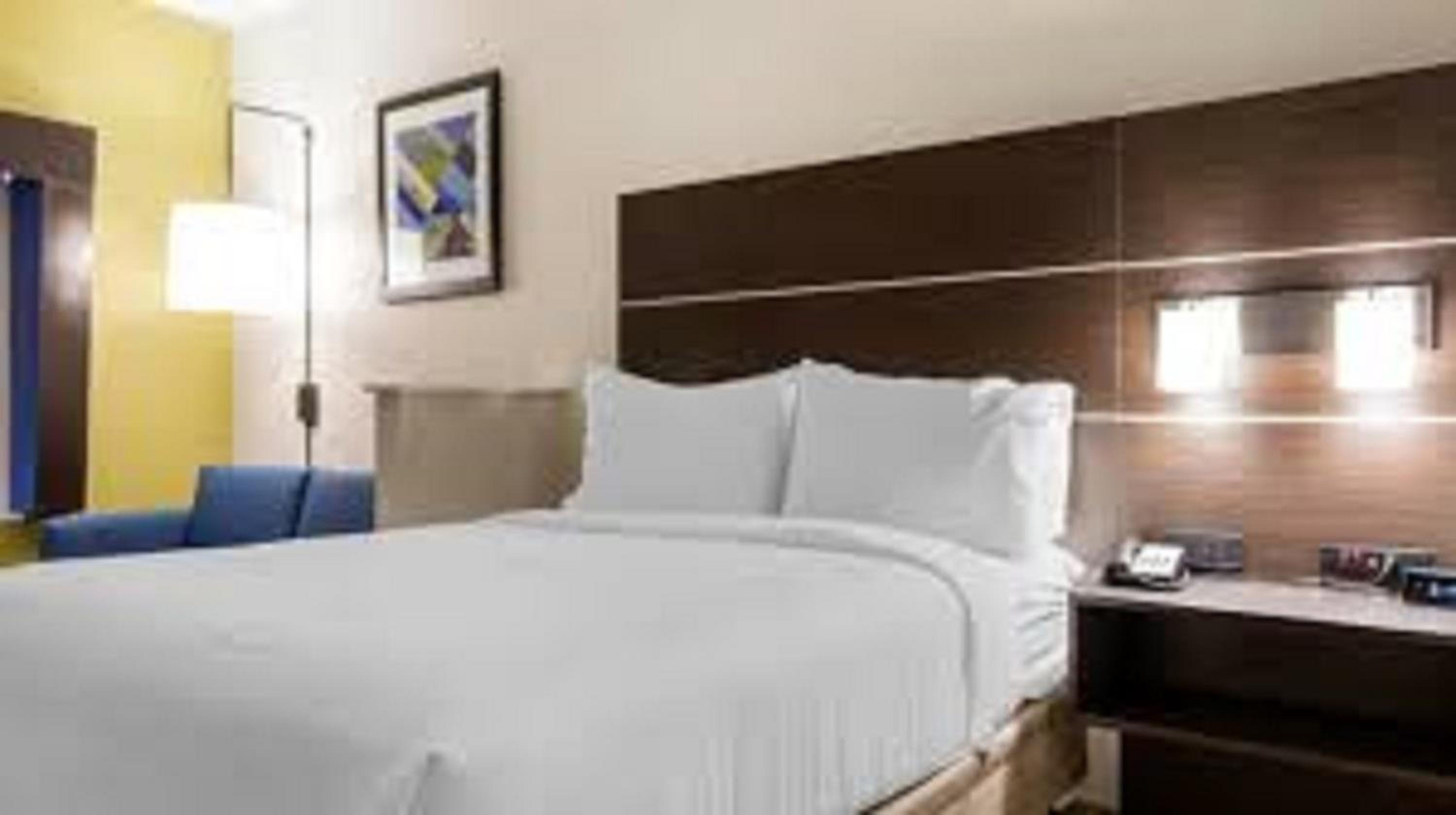 holiday inn express mccomb by ihg