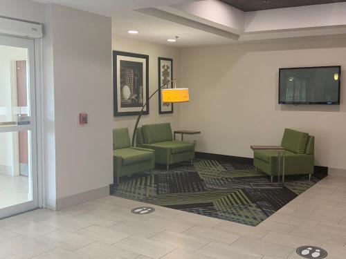 holiday inn express mccomb by ihg