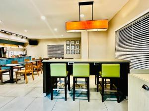 radiant inn and suites