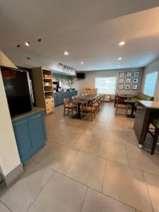 radiant inn and suites