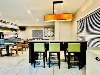 radiant inn and suites