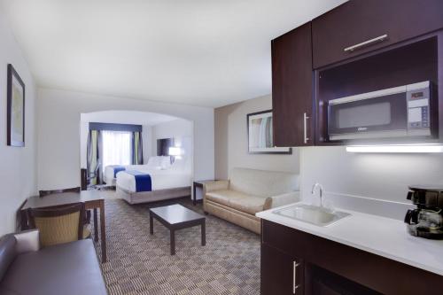 holiday inn express hotel and suites mebane by ihg