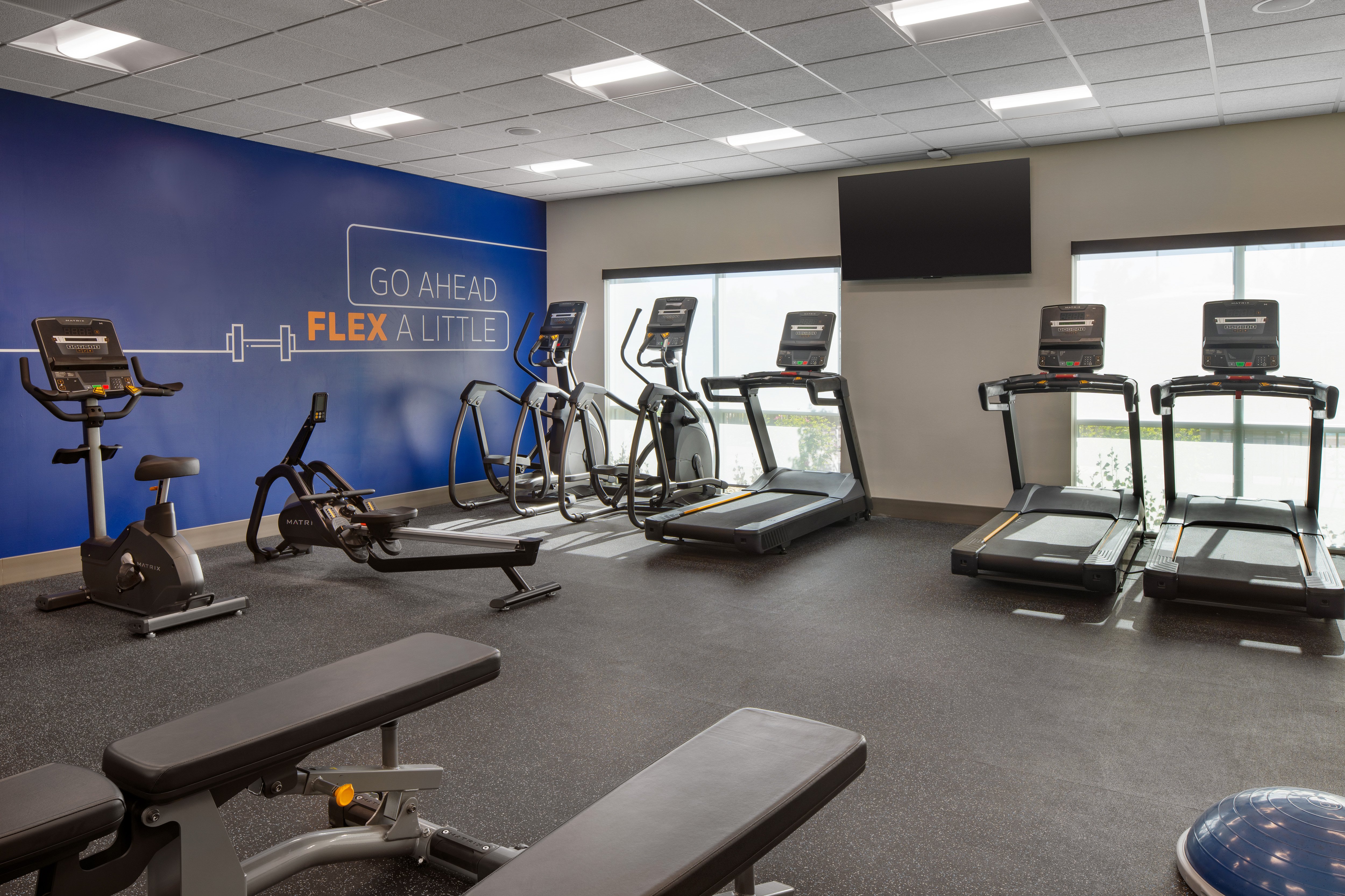 holiday inn express and suites fresno airport an ihg hotel