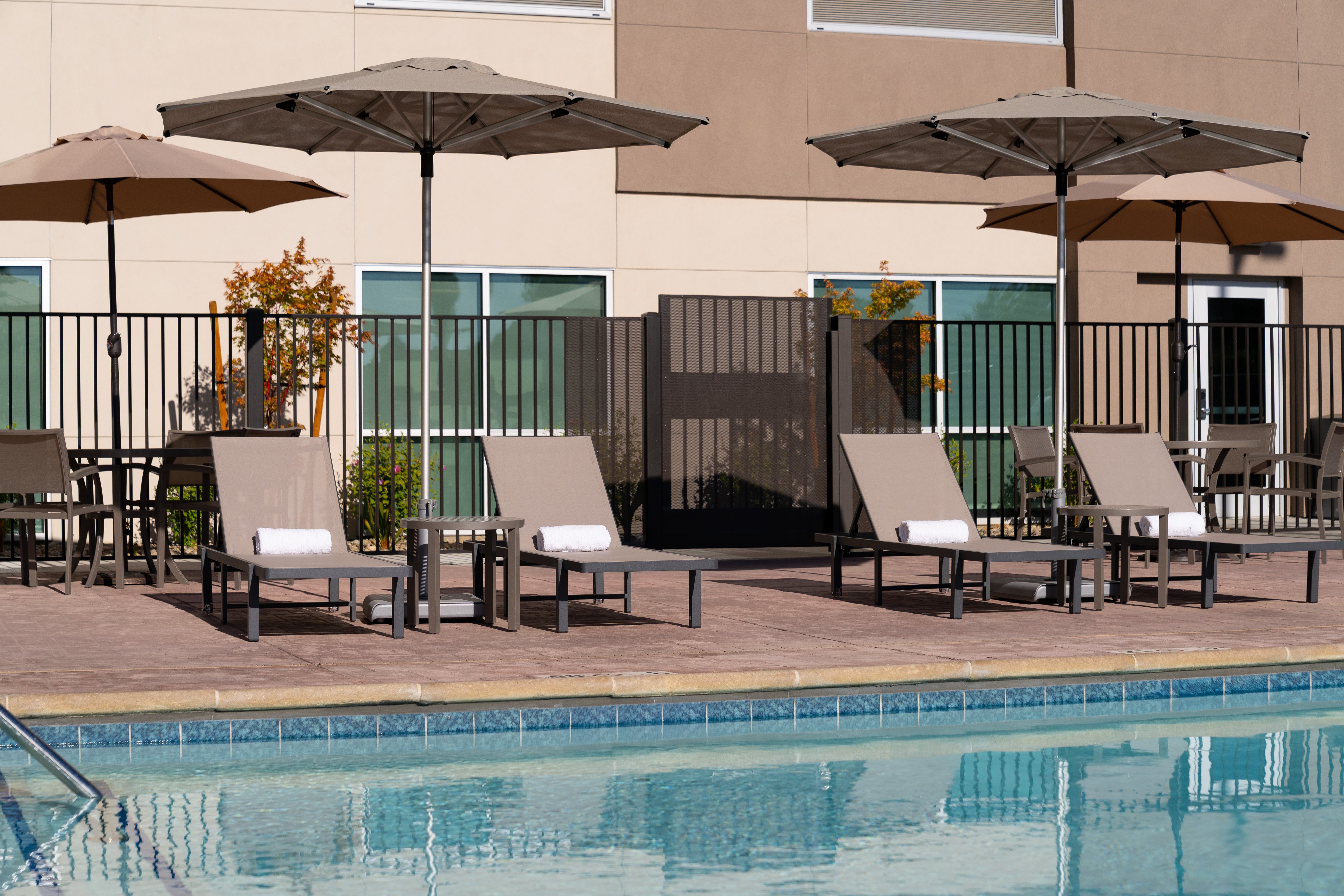 holiday inn express and suites fresno airport an ihg hotel