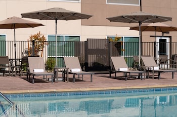 Holiday Inn Express & Suites Fresno Airport, An Ihg Hotel,United States Of America>>Fresno,2.5 star