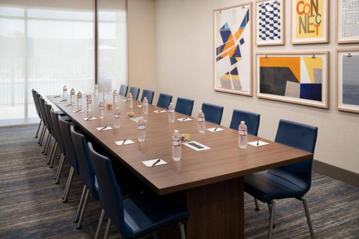 holiday inn express and suites fresno airport an ihg hotel