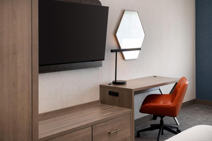 holiday inn express and suites fresno airport an ihg hotel