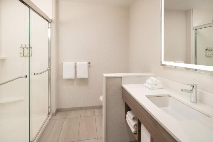 holiday inn express and suites fresno airport an ihg hotel