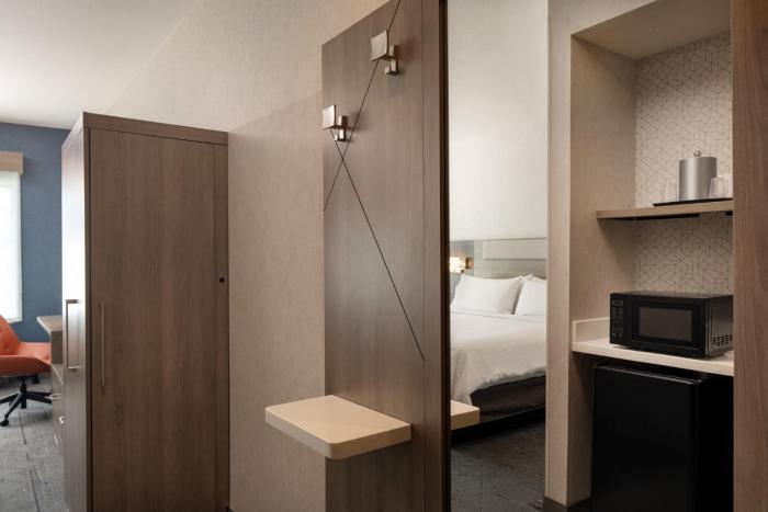 holiday inn express and suites fresno airport an ihg hotel