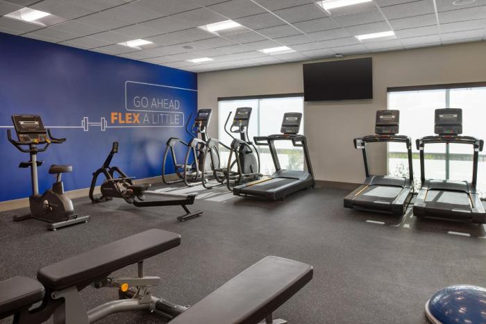 holiday inn express and suites fresno airport an ihg hotel