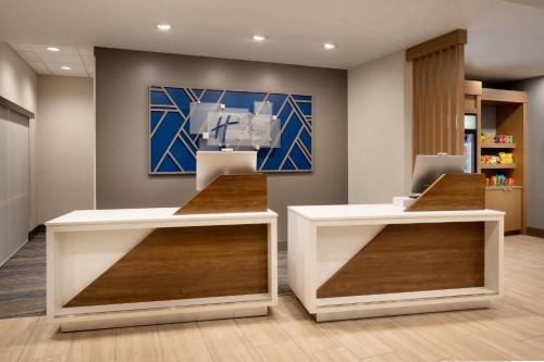 holiday inn express and suites fresno airport an ihg hotel