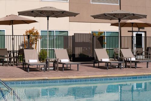 holiday inn express and suites fresno airport an ihg hotel