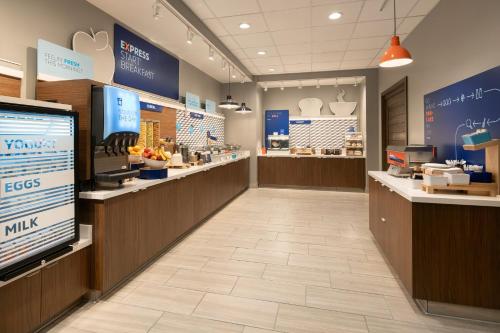 holiday inn express and suites fresno airport an ihg hotel