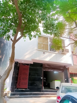 roomshala 139 hotel rose inn