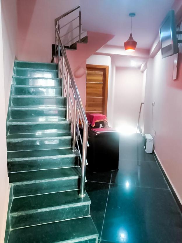 roomshala 139 hotel rose inn