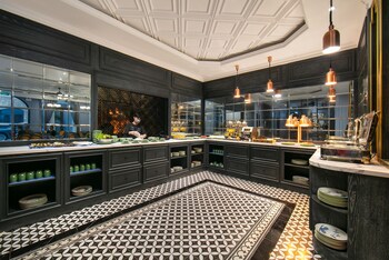 the secret halong hotel