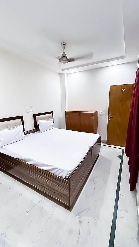 roomshala 142 bed chamber south ex