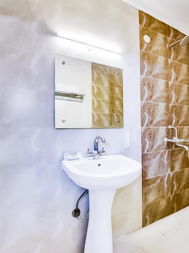 roomshala 142 bed chamber south ex
